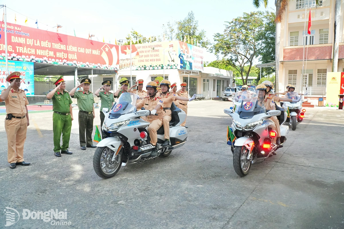 Lực lượng cảnh sát giao thông đồng loạt ra quân bảo đảm trật tự, an toàn giao thông. Ảnh: Đăng Tùng