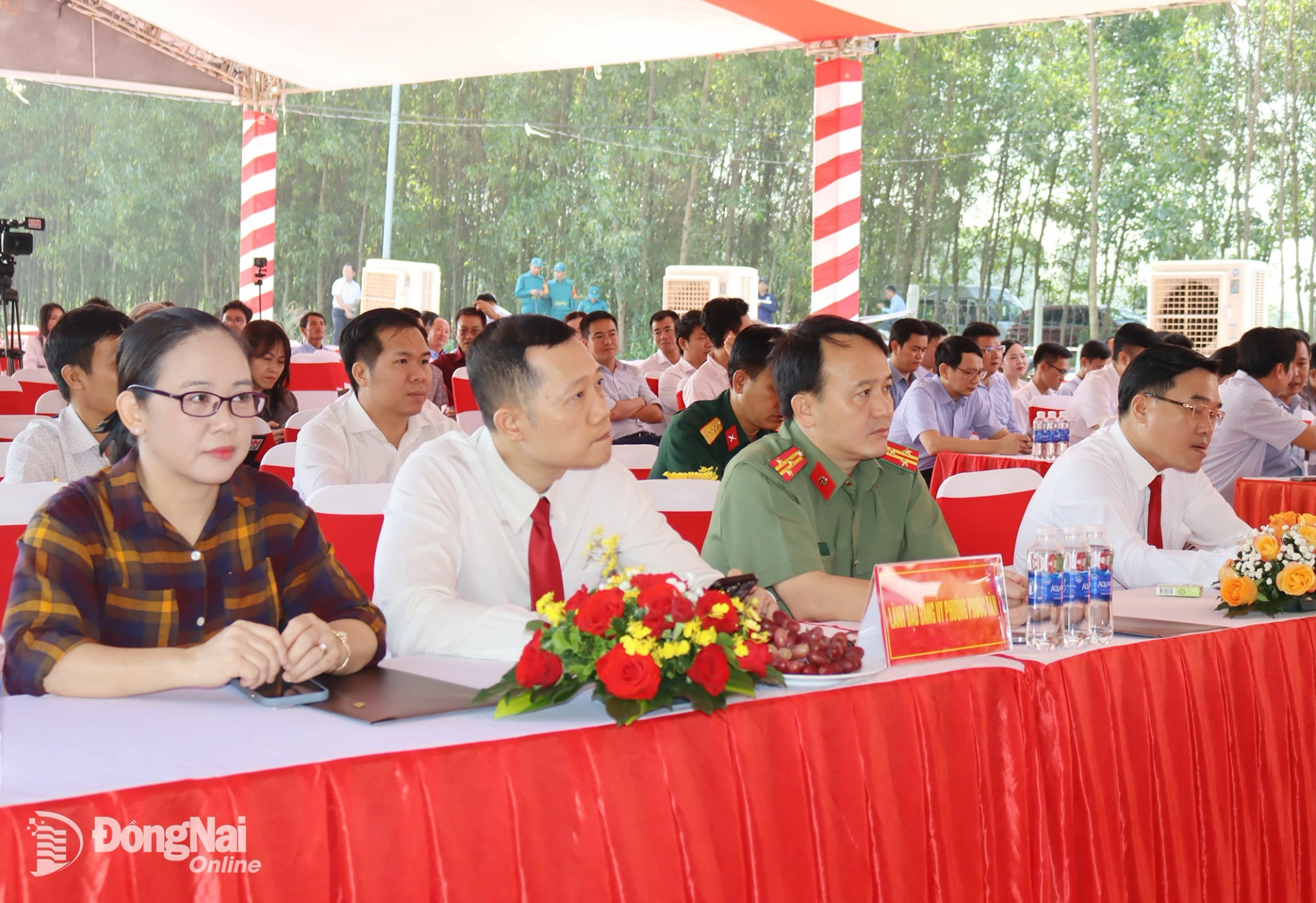 Các đại biểu dự Lễ khởi công Dự án Xây dựng hạ tầng khu tái định cư hơn 49ha tại phường Phước Tân, tỉnh Đồng Nai. Ảnh: Hoàng Lộc