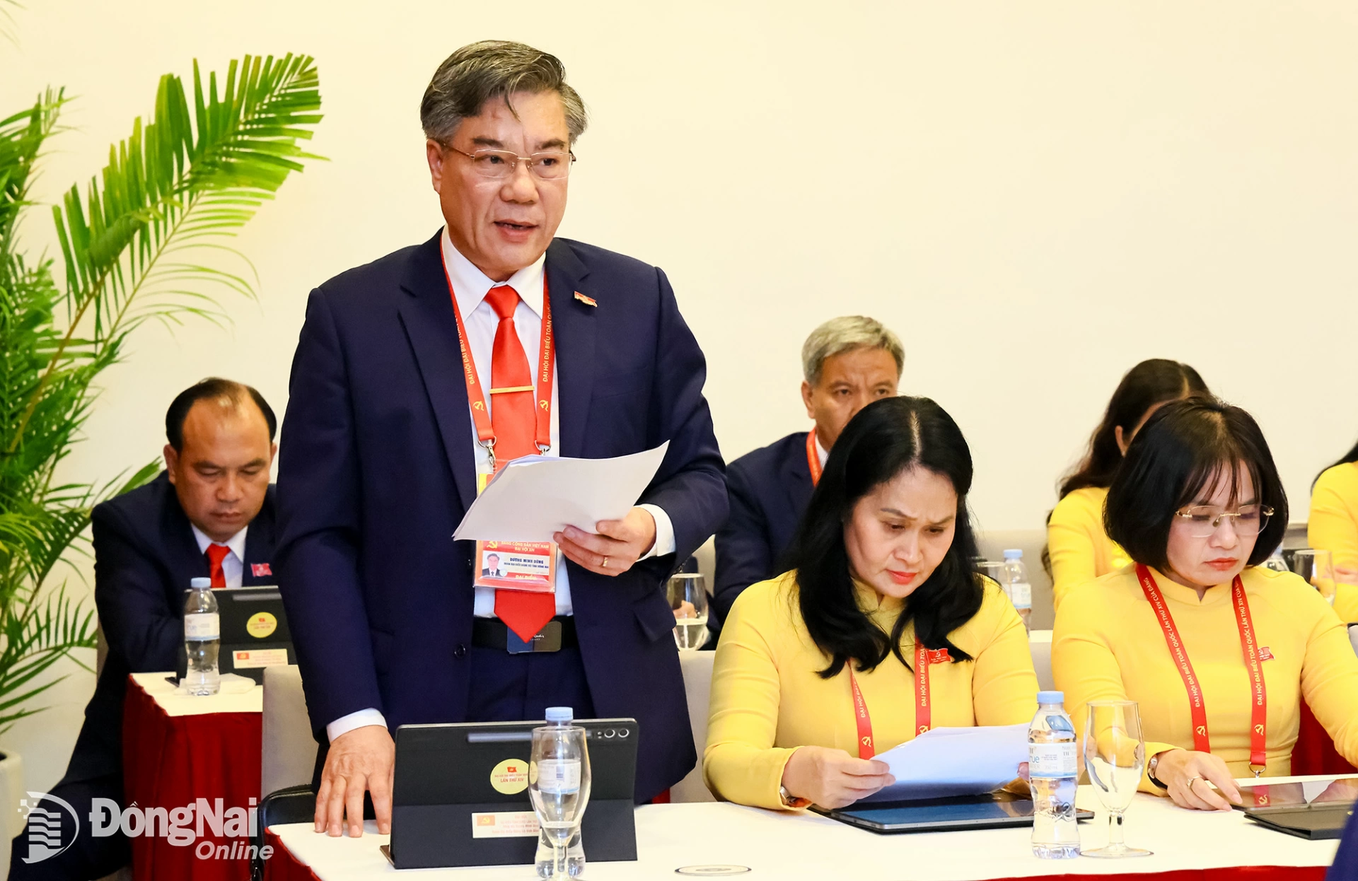 Đồng chí Dương Minh Dũng, Ủy viên Ban Thường vụ Tỉnh ủy, Trưởng ban Tuyên giáo và Dân vận Tỉnh ủy Đồng Nai đóng góp ý kiến tại phiên thảo luận. Ảnh: Công Nghĩa
