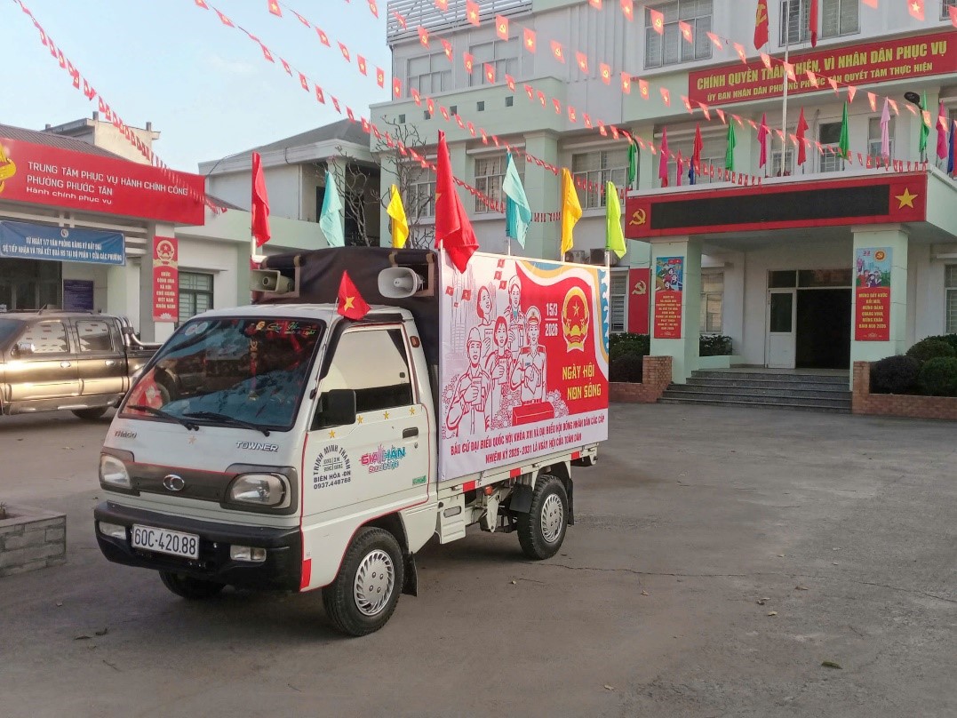 Hình ảnh xe tuyên truyền cổ động công tác bầu cử
