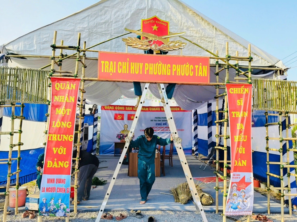 Lực lượng Quân sự phường trang trí Hội trại tòng quân